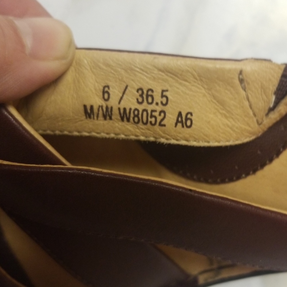 NWOB Born Sandles - Picture 6 of 8